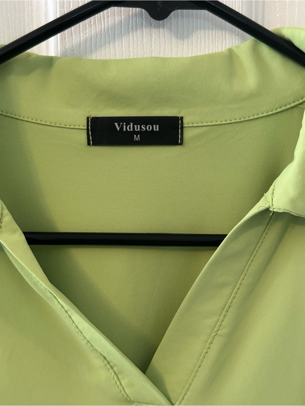 VidusouLight Green Relaxed Collared V-Neck Women's Top - Picture 2 of 3
